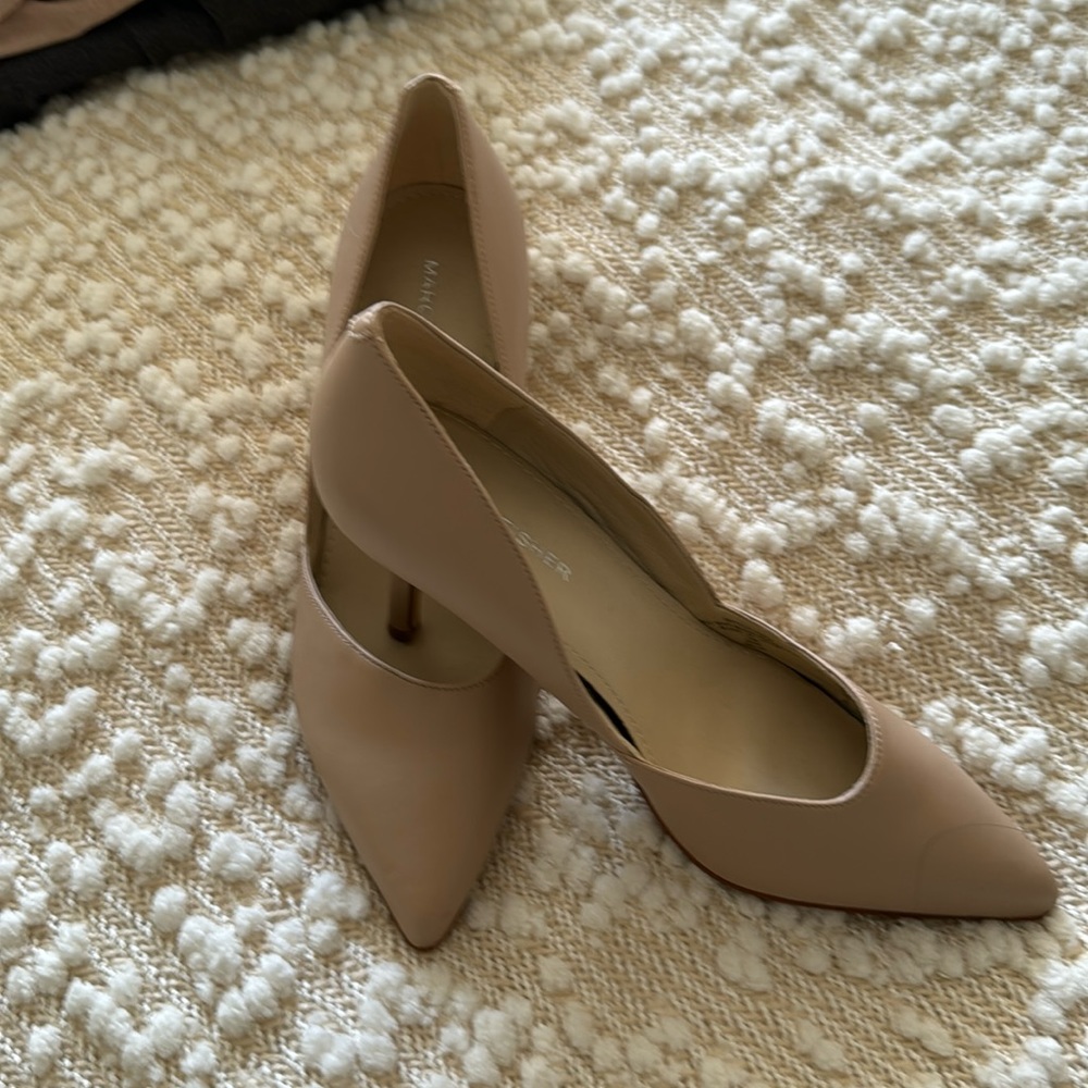 Marc Fisher Pumps in Nude/Tan size 7